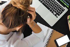 Zainstalowała aplikację i straciła 110 tys. zł. Oszustwo „na inwestycję”