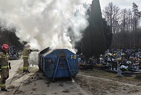Pożar na cmentarzu w Wejherowie. Interweniowała straż pożarna