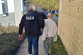 Desperacka ucieczka przed policją do szafy