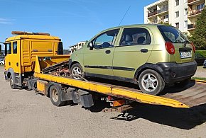 Blokowały parkingi i straszyły na ulicach