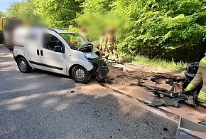 Groźne zderzenie na trasie Wejherowo–Sopieszyno. Dwie osoby w szpitalu
