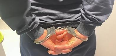 Atak na dworcu PKP: wandal zniszczył zabytkowe drzwi i uderzył ochroniarza-46911