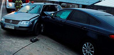 Groźny poranek w Godętowie. Dwa auta zderzyły się na drodze