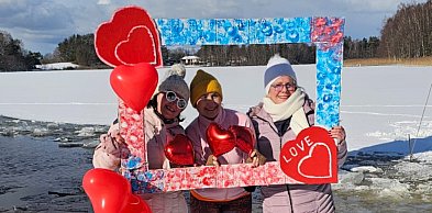 Zimna woda, gorąca atmosfera – walentynkowe morsowanie w Kamieniu