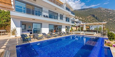 Jak wybrać najwygodniejszy leżak basenowy do domowego ogrodu?