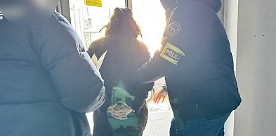 Diler zatrzymany po pościgu. Narkotyki za telewizorem, w łazience i kuchni