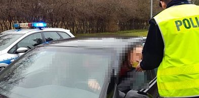 Pijany kierowca i kolizja ciężarówki - zatrzymania na drogach powiatu