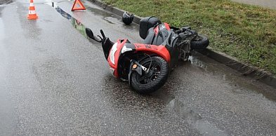 Kolizja w Rumi. Samochód zderzył się ze skuterem