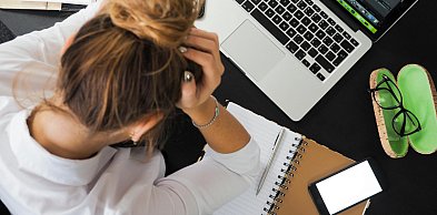 Zainstalowała aplikację i straciła 110 tys. zł. Oszustwo „na inwestycję”