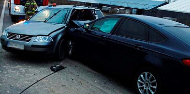 Groźny poranek w Godętowie. Dwa auta zderzyły się na drodze