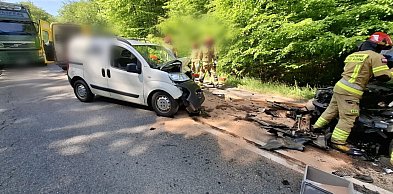 Groźne zderzenie na trasie Wejherowo–Sopieszyno. Dwie osoby w szpitalu