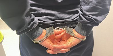 Atak na dworcu PKP: wandal zniszczył zabytkowe drzwi i uderzył ochroniarza-46911