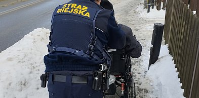 Wspólnymi siłami pomogli osobie z niepełnosprawnością wrócić do domu-47452