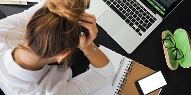 Zainstalowała aplikację i straciła 110 tys. zł. Oszustwo „na inwestycję”