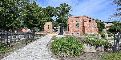Kontynuacja prac na cmentarzu-45573