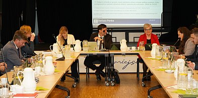 Nowe szkoły, drogi i boiska-47214