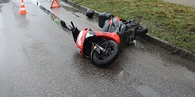 Kolizja w Rumi. Samochód zderzył się ze skuterem