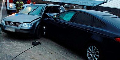 Groźny poranek w Godętowie. Zderzyły się dwa auta