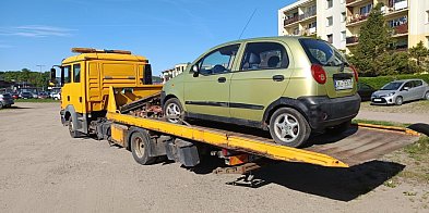 Blokowały parkingi i straszyły na ulicach