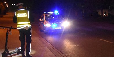 70-latek na hulajnodze zderzył się z samochodem