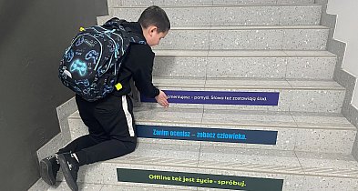 Kampania o e-zagrożeniach na… schodach-47043