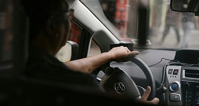 „Łapki na kierownicę”. Kierowcy pod lupą przez cały marzec