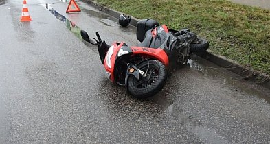 Kolizja w Rumi. Samochód zderzył się ze skuterem