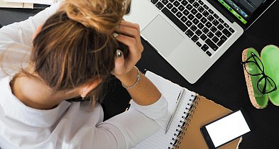 Zainstalowała aplikację i straciła 110 tys. zł. Oszustwo „na inwestycję”