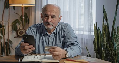 Kliknął reklamę – stracił 40 tys. zł. Policja ostrzega mieszkańców