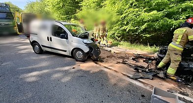 Groźne zderzenie na trasie Wejherowo–Sopieszyno. Dwie osoby w szpitalu