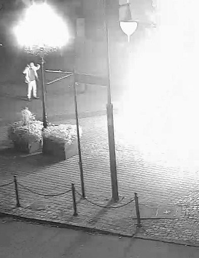 Niebezpieczna zabawa fajerwerkami w centrum Wejherowa-47230