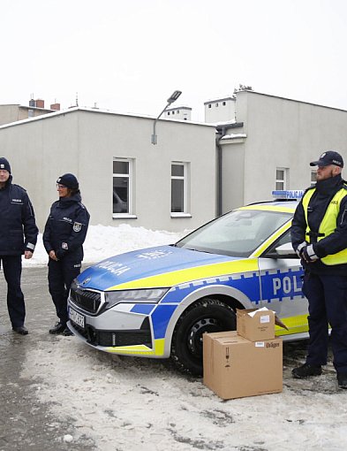 Miasto wspiera policję. Nowy radiowóz trafił do komendy w Wejherowie-47446