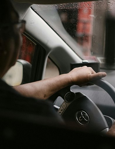 „Łapki na kierownicę”. Kierowcy pod lupą przez cały marzec