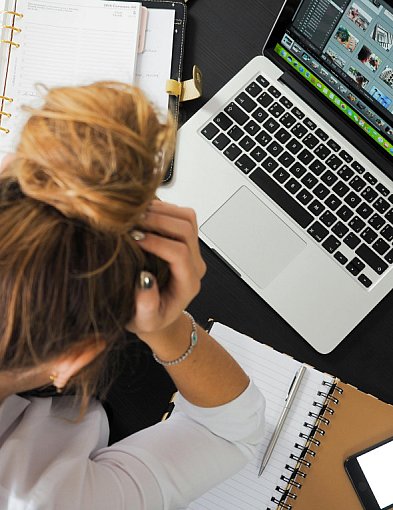 Zainstalowała aplikację i straciła 110 tys. zł. Oszustwo „na inwestycję”