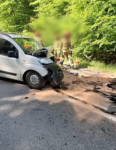 Groźne zderzenie na trasie Wejherowo–Sopieszyno. Dwie osoby w szpitalu