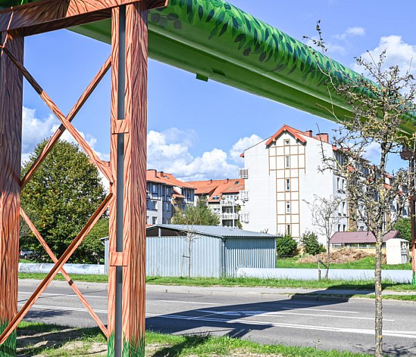 Rury zamieniły się w drzewa-45871