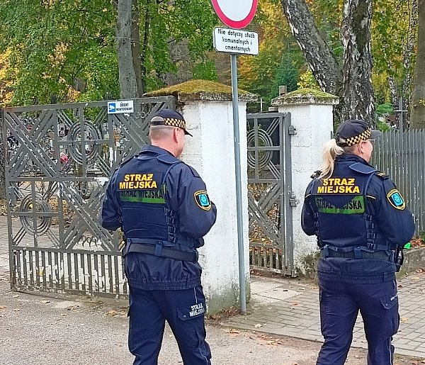 Wzmożone patrole na cmentarzach-46382