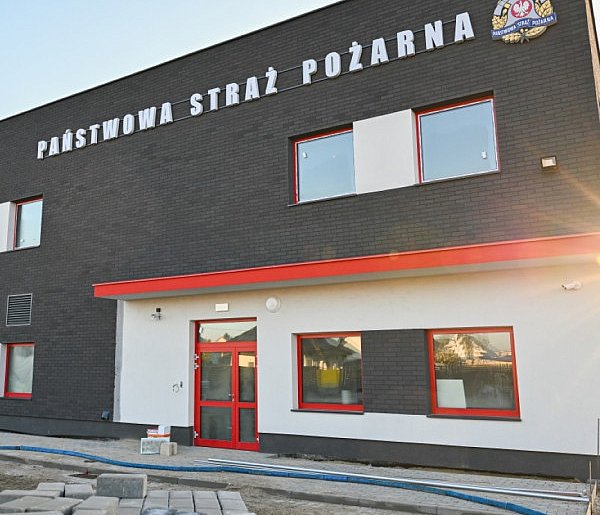 Wieża do ćwiczeń i wielofunkcyjne boisko - nowa siedziba JRG Rumia-46496