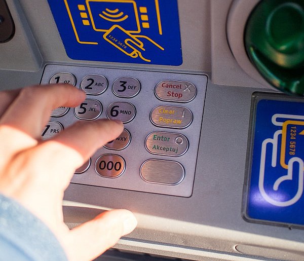 Duże zmiany w wypłacaniu gotówki. Bankomaty odchodzą do przeszłości-46941