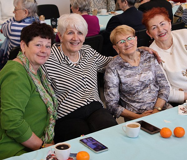 Wigilijna Kawiarenka Seniora – czas bliskości i wspólnego świętowania-47181