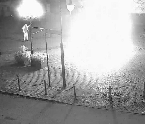 Niebezpieczna zabawa fajerwerkami w centrum Wejherowa-47230