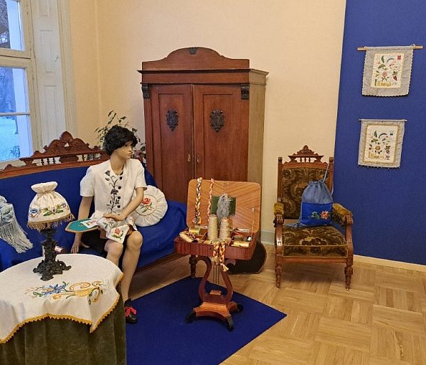 Haft, który łączy pokolenia. 50-lecie Klubu Siedmiu Kolorów-47521