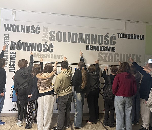 Mural, który łączy