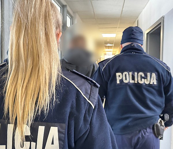 15-latek odnaleziony w skrzyni na pościel - ukrywał się przed sądem