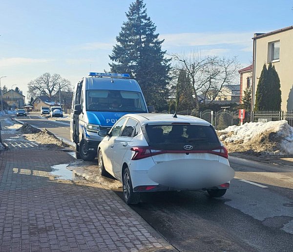 Kolizja rowerzystki i auta w Redzie