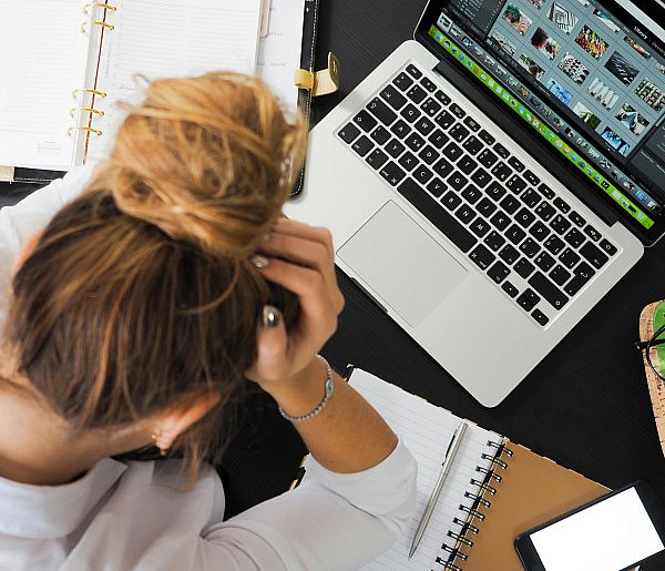 Zainstalowała aplikację i straciła 110 tys. zł. Oszustwo „na inwestycję”