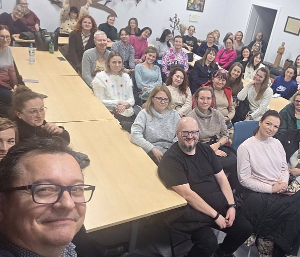 Jak wychować dziecko w świecie smartfonów? Reda zaprasza na warsztaty