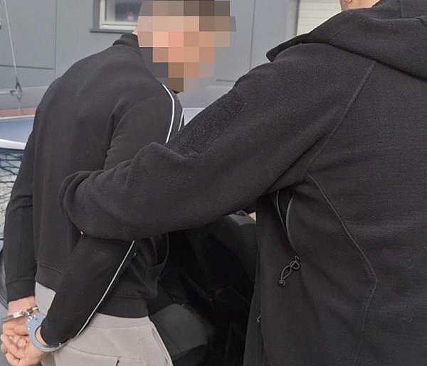 Korek na tropie! Tak policja znalazła ukryte narkotyki [zdjęcia]