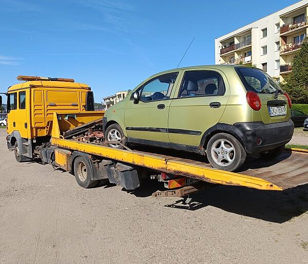 Blokowały parkingi i straszyły na ulicach