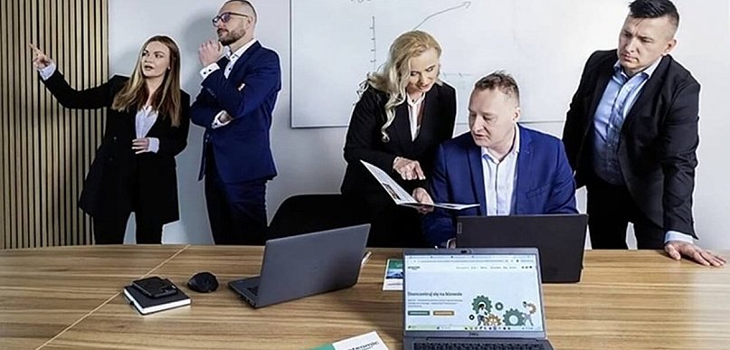 Jak outsourcing pomaga firmom radzić sobie z brakami kadrowymi?